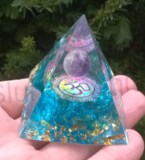 Orgonity, pyramidy a pryskyřičné dekorace