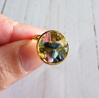 Minerální prsten z turmalínu