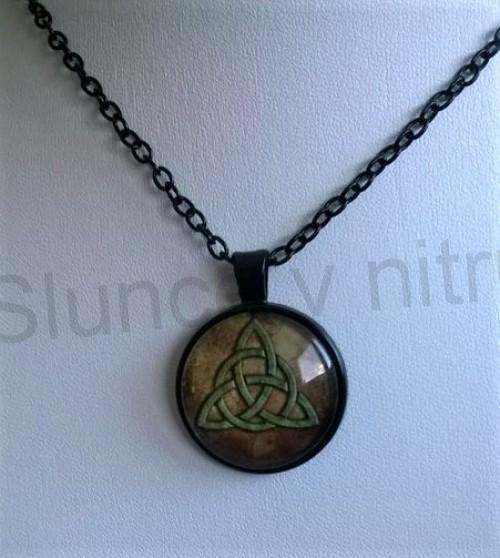 Náhrdelník s přívěškem Triquetra a zvěrokruh (BD739)