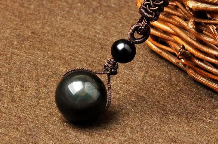 Přívěsek s obsidiánem (X154)