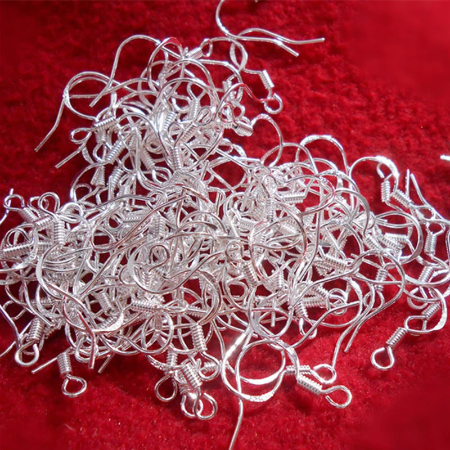 Postříbřený mechanický háček – 10 × 15,6 mm, 1 pár (AA249)
