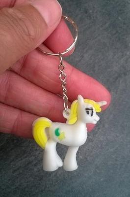 Kličenka, přívěšek My litle pony, koník 3D Bílo žlutý (H464)