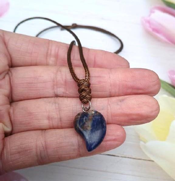 Náhrdelník lapis lazuli lístek na nastavitelné šňůrce (X2036)