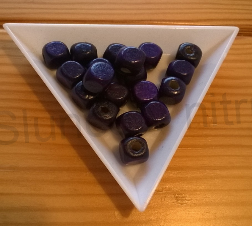 Dřevěné korálky kostka 8 x 8 mm (AC116)