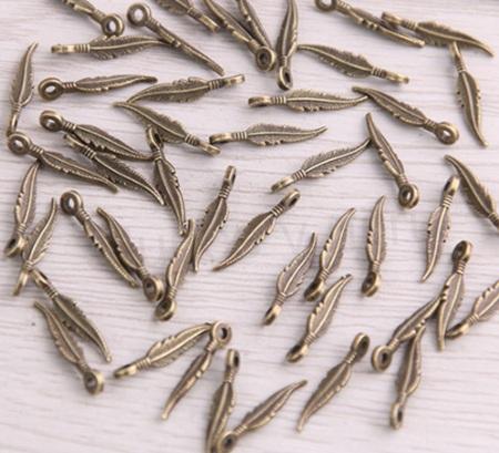 Přívěšek Lístek starobronz) 16 x 3 mm (AA46)