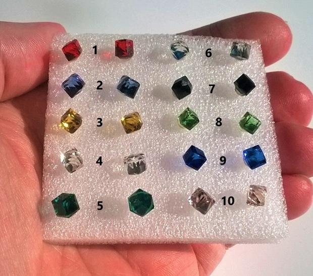 Hypoalergenní náušnice kostka křišťálové (BB423)
