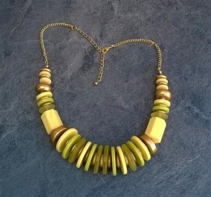 Acetátový náhrdelník v africkém stylu, zeleno‑žlutý, 45 + 8 cm (BD394)
