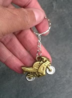Klíčenka Motorka 3D zlatá (D429)