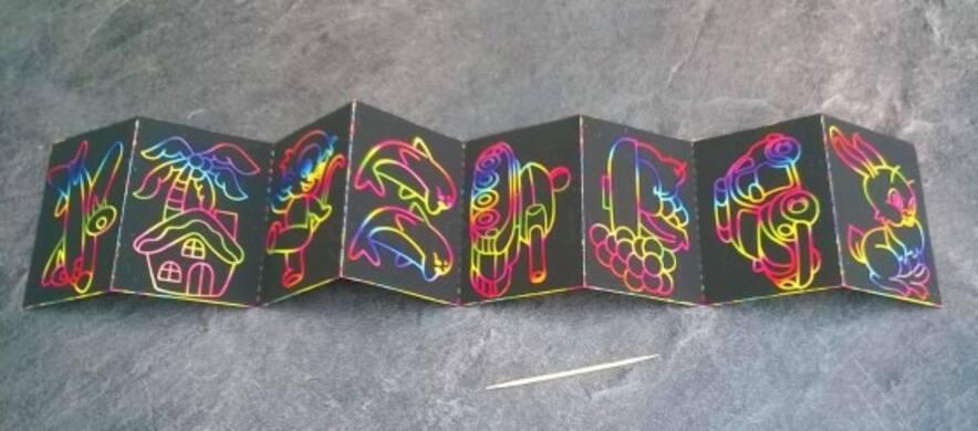 Vyškrabovací obrázek 5,3 x 7,2 cm barevný (E393)