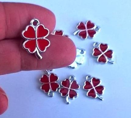 Přívěsek čtyřlístek - 19 x 13 mm červené (AA288)