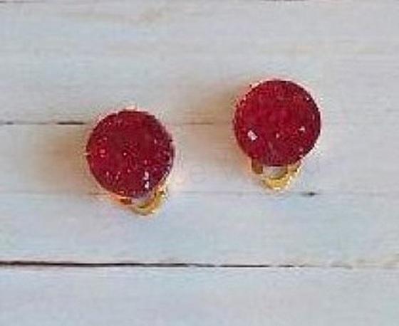 Náušnice klipsy červené zlaté (BB591)