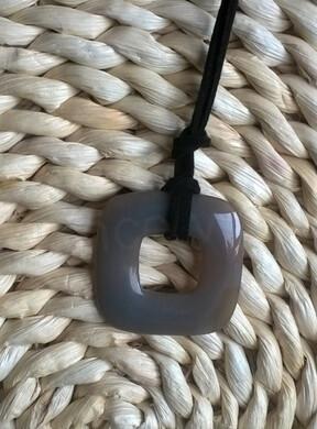 Náhrdelník donut čtverec 40 mm - Achát šedý (X889)