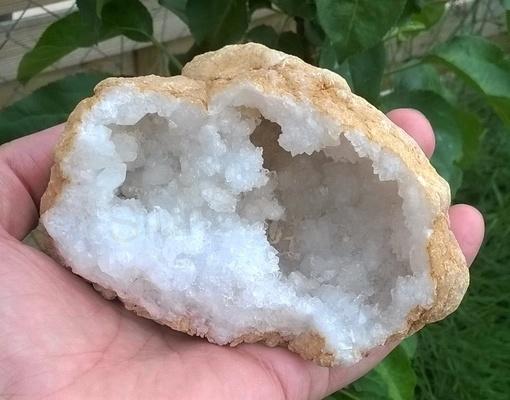 Sněžný Křišťál geoda 404g (Maroko) (X1136)