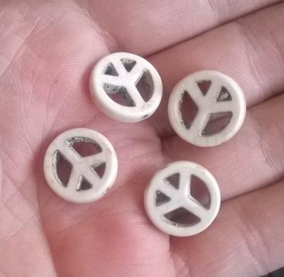 Tyrkysový symbol míru z minerálů - 15 mm bílý (X1241)