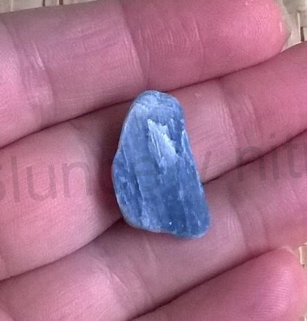 Kyanit surový 2,8 g (Brazílie) (X1336)
