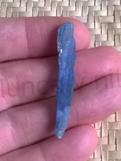 Kyanit surový 2,8 g (Brazílie) (X1340)