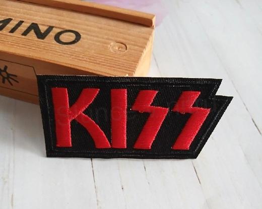 Nášivka Kiss 7,8 × 3,5 cm (C654)