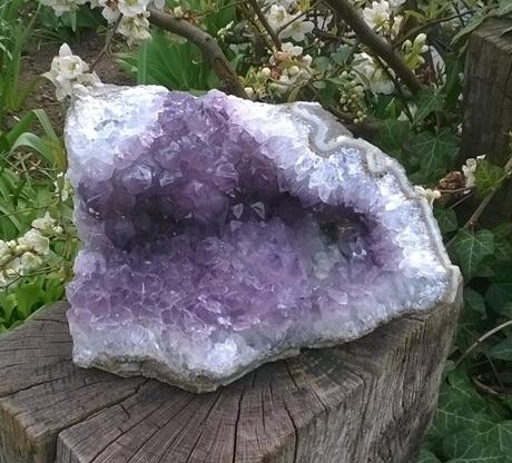 Ametyst drúza narostlá v chalcedonu 2760 g (Brazílie) (X1623)