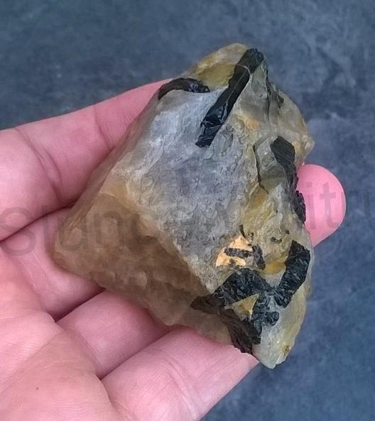 Turmalín v křemenu 114 g (Česká Republika) (X1624)