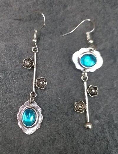 Kované visací vykladáné náušnice ozdobné kytičkové (BB730)