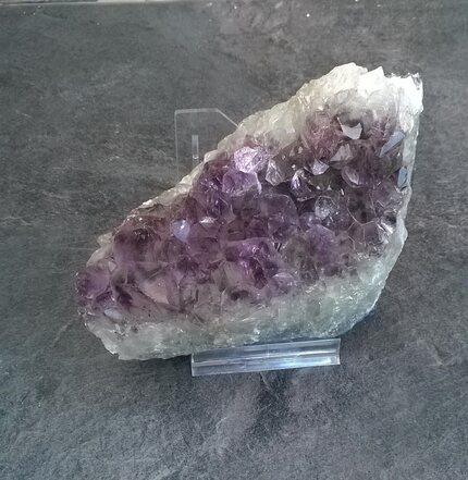 Ametyst drúza narostlá v chalcedonu 1070 g (Brazílie) (X1657)