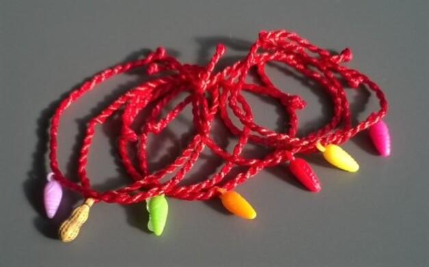 Červený náramek přátelství s ozdobou (BC169)