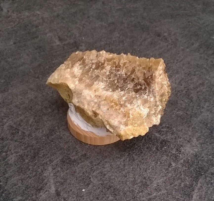 Drúza kalcitu žlutého, medového 45g (Česká Republika) (X1678)