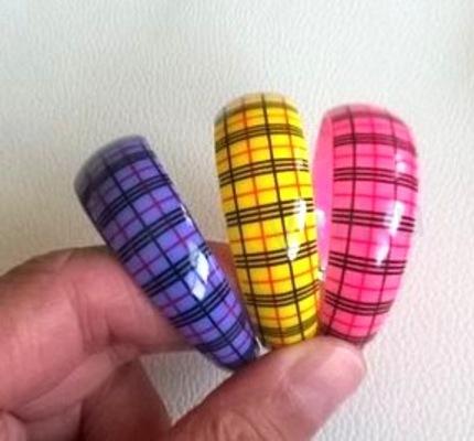 Kruhové rackové náušnice ve tvaru C červené (BB734)