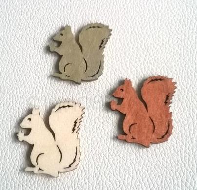 Dřevěné výřezy veverka přírodní hnědá (V79)