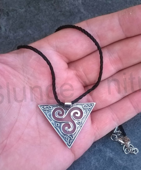 Náhrdelník s přívěškem Vlk a Triquetra (BD749)