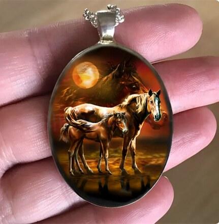 Nerezový náhrdelník s přívěskem koně, hříbě, kůň (BD799)