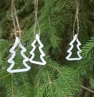 Dřevěné výřezy - závěsná ozdoba stromek - mix balení 4 kusy (V163)