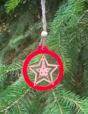 Dřevěné výřezy - závěsná ozdoba vánoční hvězda (V168)