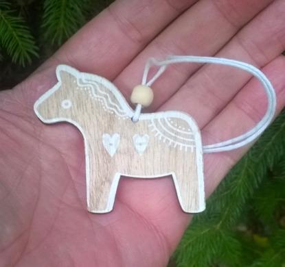 Dřevěné výřezy - závěsná ozdoba vánoční koník (V171)