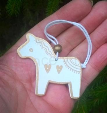 Dřevěné výřezy - závěsná ozdoba vánoční koník (V172)