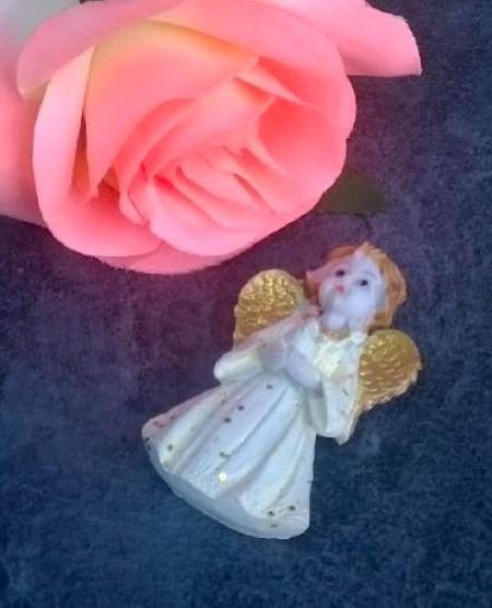 Dekorace, ozdoba Anděl, andílek s holubicí magnetka (H503)