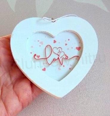 Dřevěná závěsná dekorace, ozdoba pro novomanželé Srdce (V181)