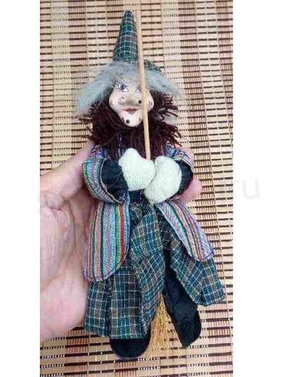 Dekorativní ozdoba, dekorace, postavička čarodějnice s koštětem 27 cm (H536)