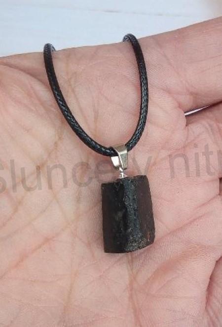 Šňůrkový minerální náhrdelník s přírodním turmalínem (X1741)