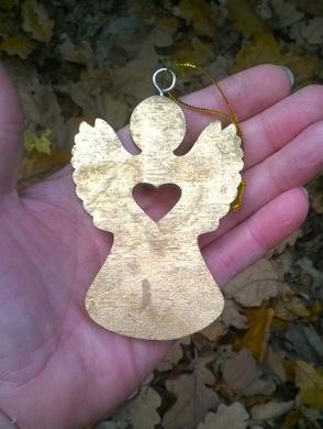 Dřevěné výřezy - závěsná ozdoba anděl zlatý (V188)