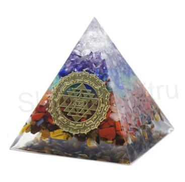 Orgonitová pyramida - Čakrová souhra kamínku se symbolem 6,7 x 6 cm (PP177)