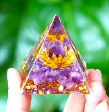 Orgonitová pyramida - Květ zrození - lotosový květ 5,7 x 5 cm (PP179)