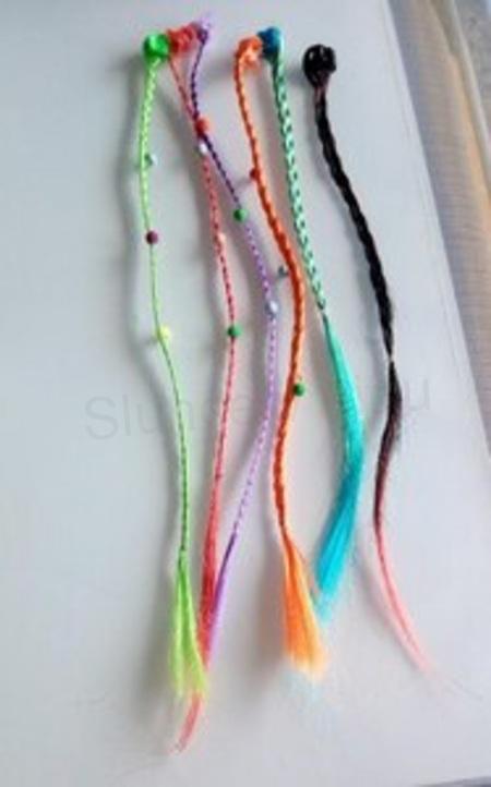 Barevný pramen vlasů, copánek na skřipci délka 32 cm Modro černá (H546)