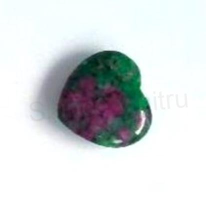 Rubín v zoisitu hmatka srdce 20 mm (X1818)