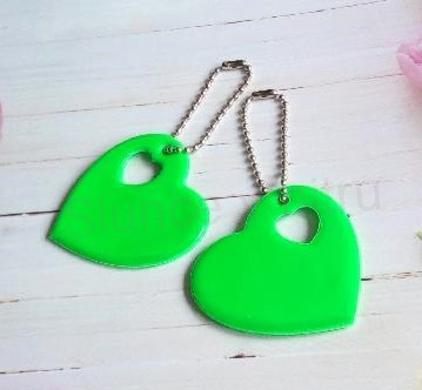 Klíčenka reflexní, fosforové srdce zelené (E890)