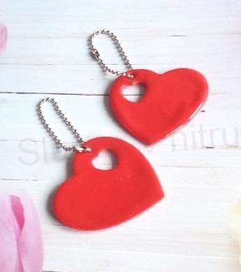 Klíčenka reflexní, fosforové srdce červené (E892)