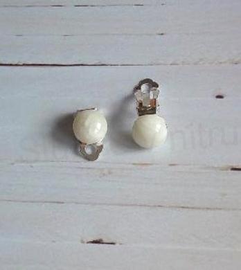 Náušnice klipsy bilé světlé (BB820)