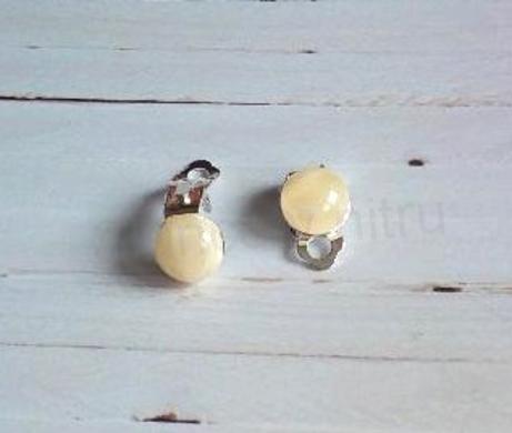 Náušnice klipsy bilé tmavé (BB821)