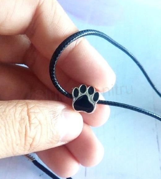 Šňůrkový náhrdelník s přívěskem pandora tlapka černá (BD874)