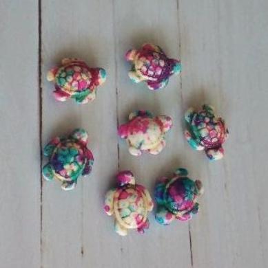 Tyrkenitová želva z minerálů barevná- 14,3 x18 mm (X1850)